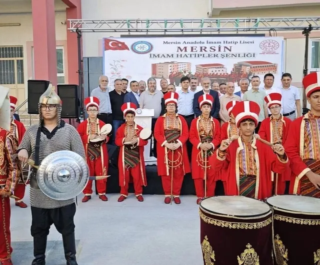 Mersin’de imam hatip okulları şenliği yoğun katılımla gerçekleştirildi
