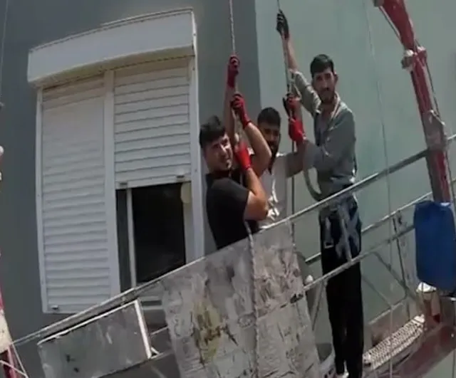 Mersin’de iskelede mahsur kalan 3 işçi kurtarıldı