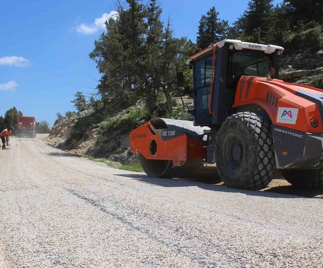 Mersin'de kırsal ulaşımı rahatlatan asfalt çalışması tamamlandı