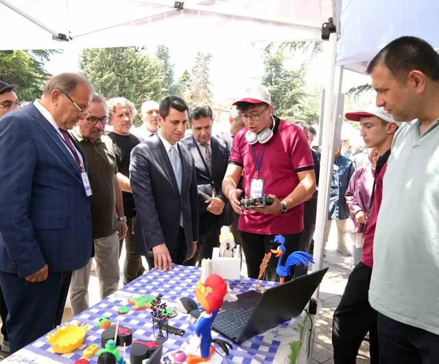 Meslek lisesi öğrencilerinin ürünleri görücüye çıktı