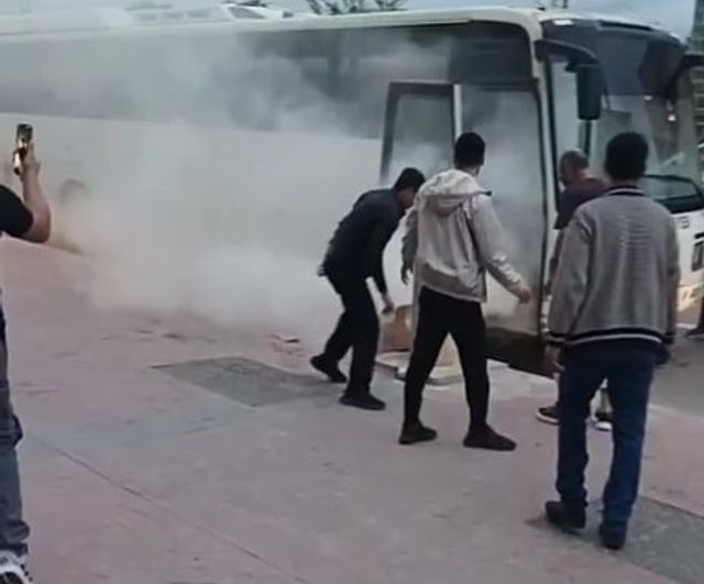 MHP Dilovası İlçe Teşkilatı üyelerini taşıyan otobüste yangın çıktı