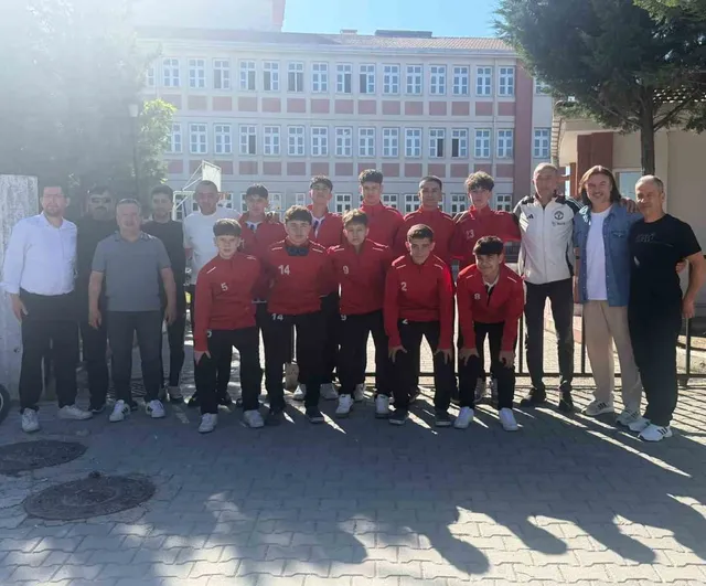 Moymul ortaokulu futsal takımı Türkiye'nin en iyi 8 takımı arasında