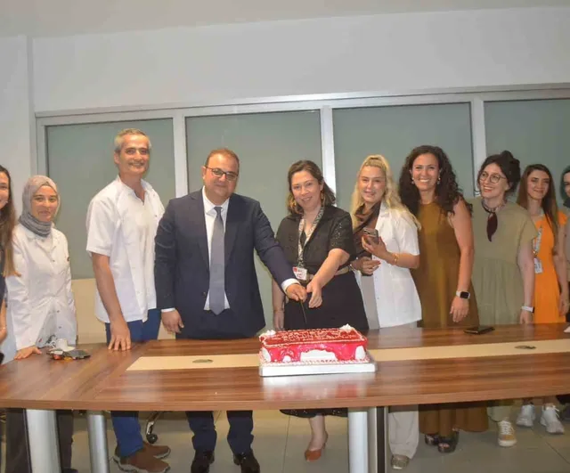 Muğla Eğitim ve Araştırma Hastanesi'nde Dünya Diyetisyenler Günü Pasta ile Kutlandı