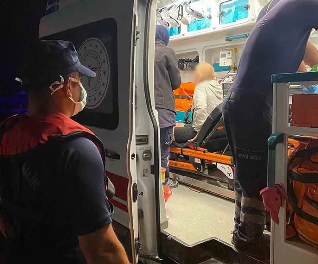 Muğla'nın Fethiye açıklarında gemide rahatsızlanan vatandaşa tıbbi tahliye