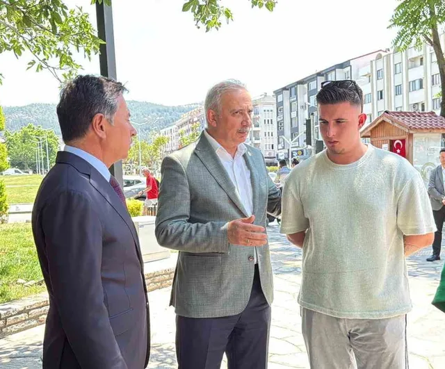 Muğlaspor taraftarlarının üç günlük açlık grevi Ahmet Aras ile görüşmenin ardından sona erdi