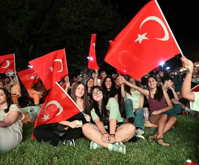 Muratpaşa'da Dünya Kupası Heyecanı: Türkiye-Avustralya Maçı Deniz Yüzü Kafe'de Canlı Yayınlanacak