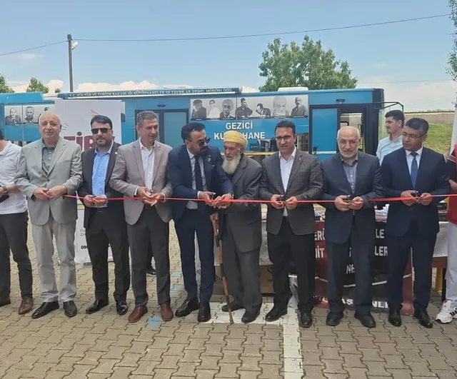 Muş'ta 'Köklerden Geleceğe Tarihi Kahramanlar' Programı: Öğrenciler Tarihi İsimleri Sahnede Canlandırdı