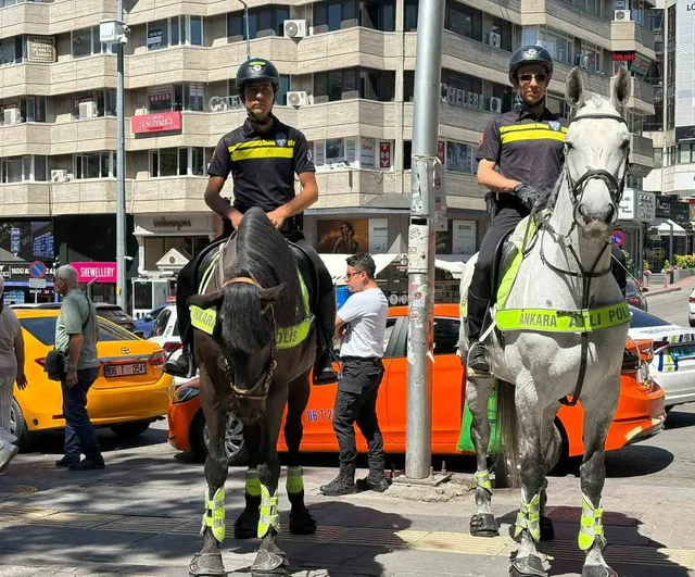 NATO zirvesi öncesi başkentte atlı polislerin mesaisi sürüyor