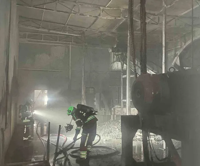 Nazilli'de Fabrika Yangını Söndürüldü: Can Kaybı Yok, Maddi Hasar Oluştu