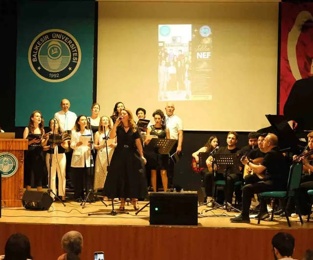 NEF Personel Korosu 'Her Telden' Konseri Balıkesir'de Beğeni Topladı
