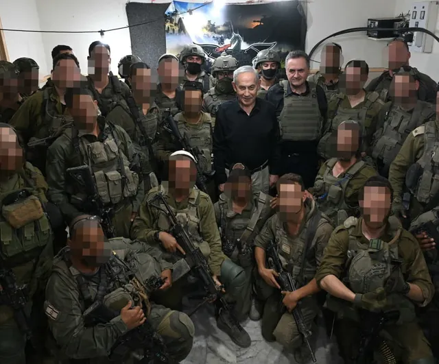 Netanyahu, Lübnan’ın güneyindeki askerlerle bir araya geldi