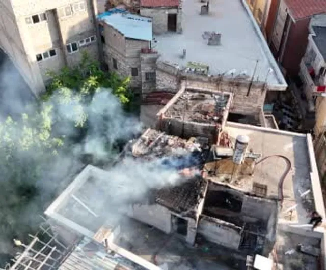 Nevşehir'de çatı yangını itfaiyenin müdahalesiyle söndürüldü
