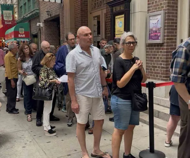 New York'ta Trump'ın doğum gününde protesto konseri
