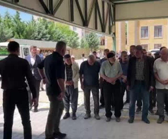 Niğde'de havai fişek fabrikasındaki patlamada hayatını kaybeden işçi uğurlandı
