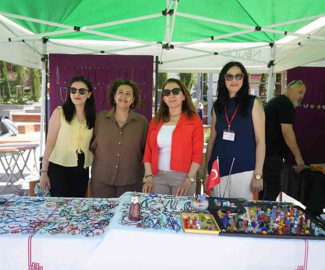 Niğde Halk Eğitimi Merkezi'nin Hayat Boyu Öğrenme Haftası Sergisi: Kursiyerlerin El Emeği Ürünleri Ziyaretçilerin Beğenisine Sunuldu