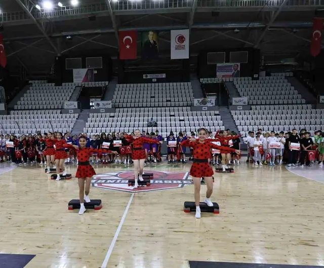 Okul Sporları Küçük Kızlar ve Küçük Erkekler Basketbol Türkiye Birinciliği Manisa'da başladı