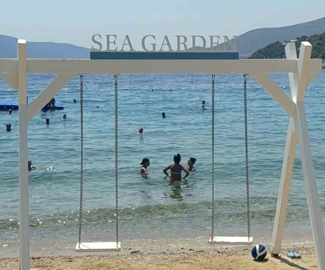 Okullar kapandı, Bodrum sahilleri doldu