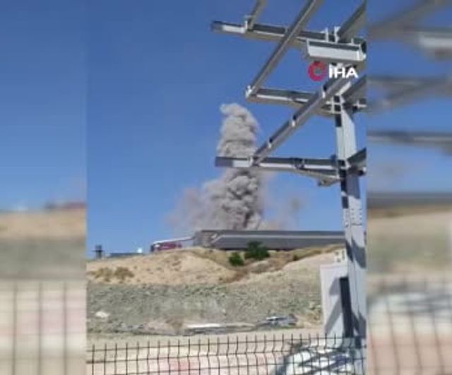 Osmaneli'de çelik fabrikasında ark ocağı patlaması: 3 işçi yaralandı