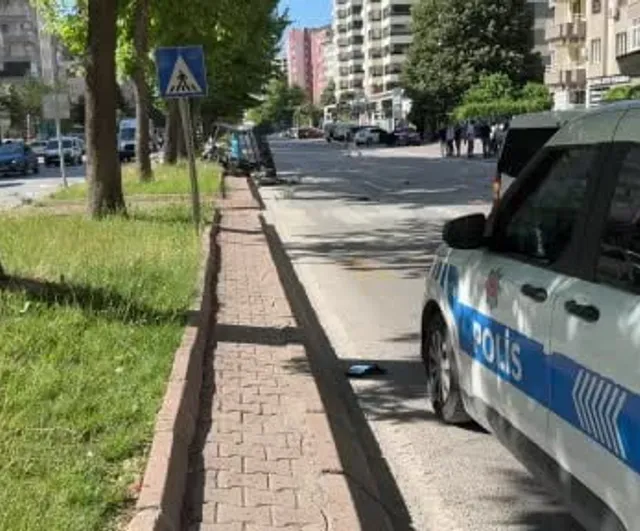 Otomobil ile moped çarpıştı: 5 yaralı