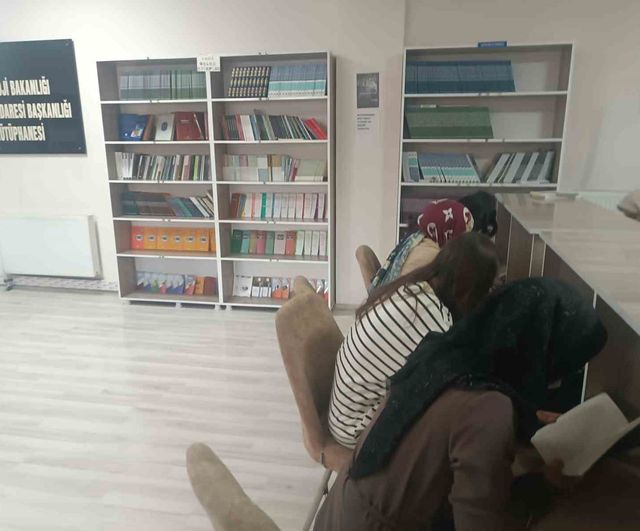 Özalp’te Diyanet Etüt Merkezi ve Kütüphane öğrencilerin yoğun ilgisini görüyor