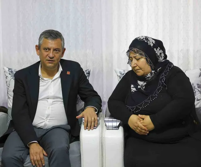 Özgür Özel, Rojin Kabaiş’in ailesini Diyarbakır’da ziyaret etti