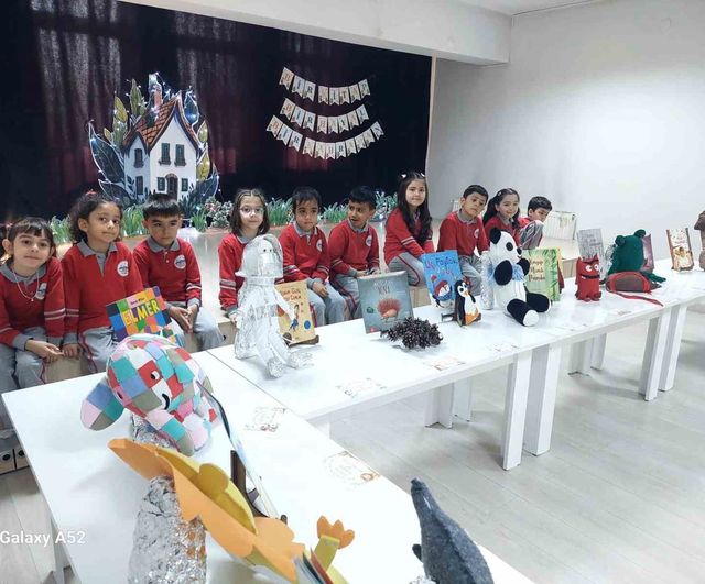 Palandöken Anaokulu'nda "Hikâyemden Kahramanım" sergisi — Öğrencilerin hayal gücü ailelerle buluştu