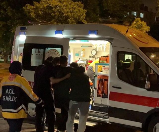 Parkta çocuklar arası bıçaklı kavga: 2 yaralı