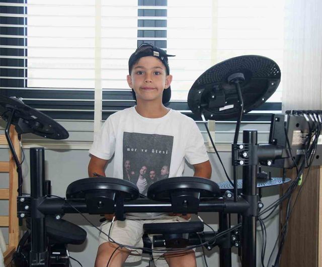 Pazardaki oyuncak davulla başladı, 9 yaşında okul orkestrasının ritmini belirledi