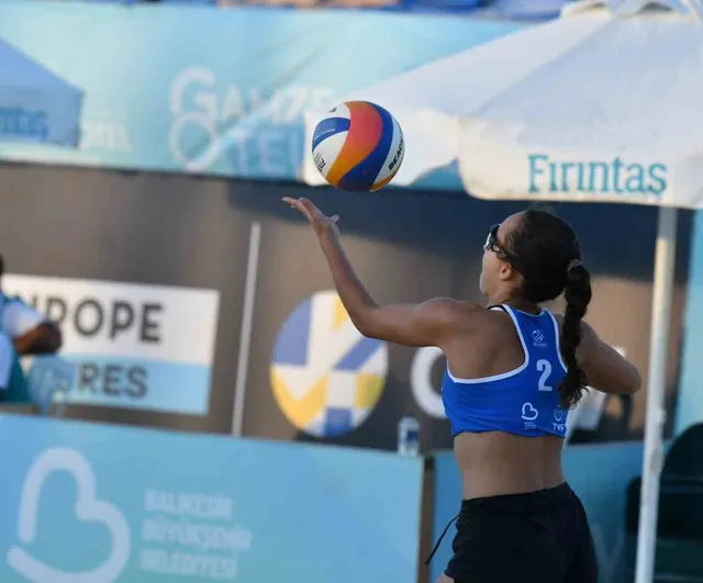 Plaj voleybolu dünya turu Balıkesir etabı Ayvalık Sarımsaklı Plajı'nda