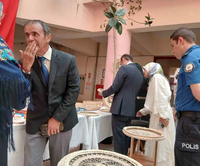 Posof Halk Eğitimi Merkezi yıl sonu sergisi: 436 kursiyerin emeği sergilendi
