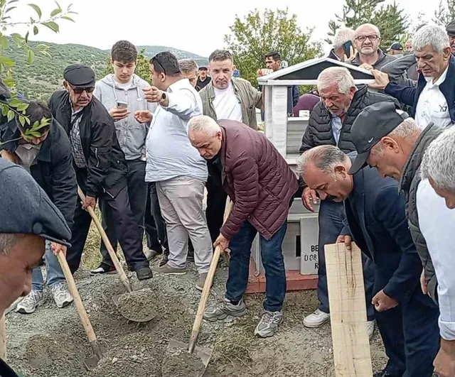 Rıza Çalımbay’ın annesi son yolculuğuna uğurlandı