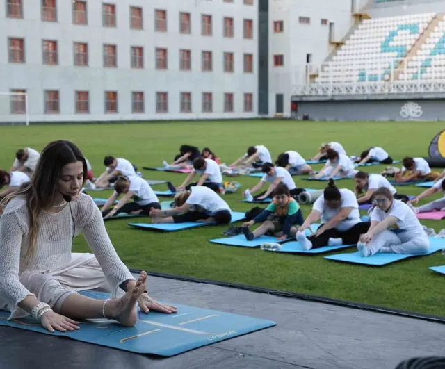Sağlıklı yaşlanma için yoga etkinliği Nilüfer'de