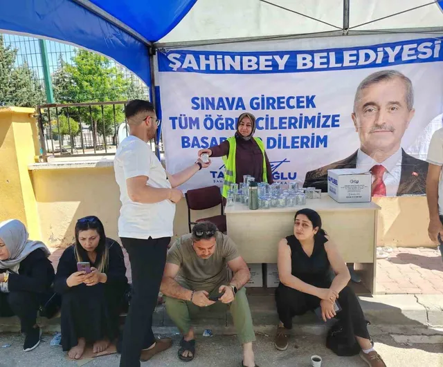 Şahinbey zabıta ekipleri LGS'de öğrencilerin yanında oldu