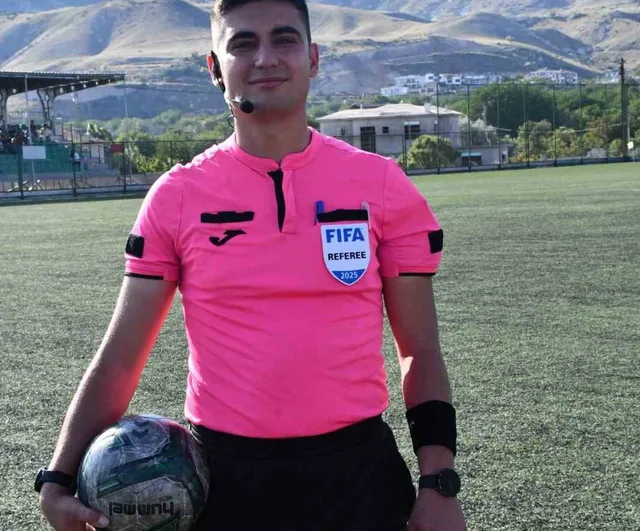 Samed Armut düdüğünü bırakarak hakemliğe veda etti