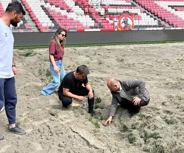 Samsun 19 Mayıs Stadyumu'nun zemini yeni sezona hazırlanıyor