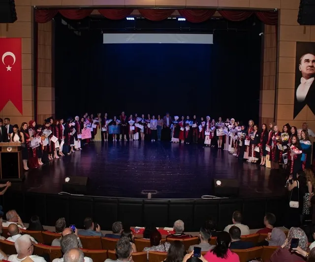 Samsun MYO'da 33. Dönem Mezuniyet Coşkusu: 14 Programdan Mezunlar Uğurlandı