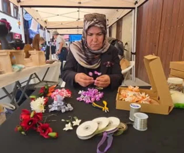 Sanatçı Nuray Taşkıran 'Mor Cepken' geleneğini ipek kozalarla geleceğe taşıyor