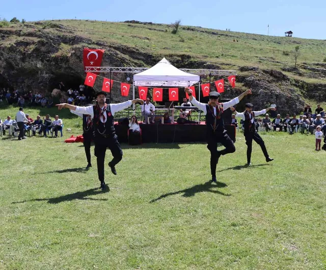 Sandıközü'nde Bahar Şenliği ve Şalvar Gecesi
