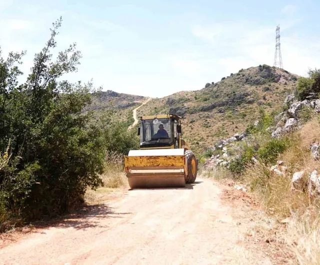 Şehitkamil’de arazi yolları açma çalışmaları sürüyor