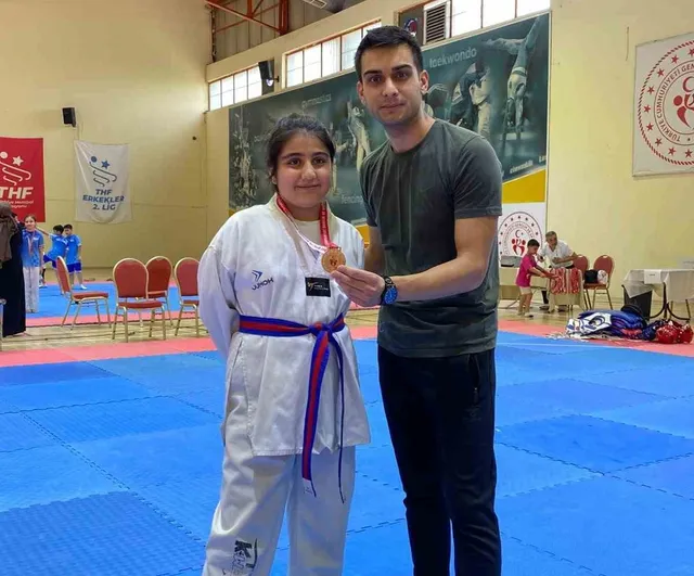 Şehzadeler Belediyesporlu sporcular ilk resmi müsabakalarda iki bronz madalya kazandı