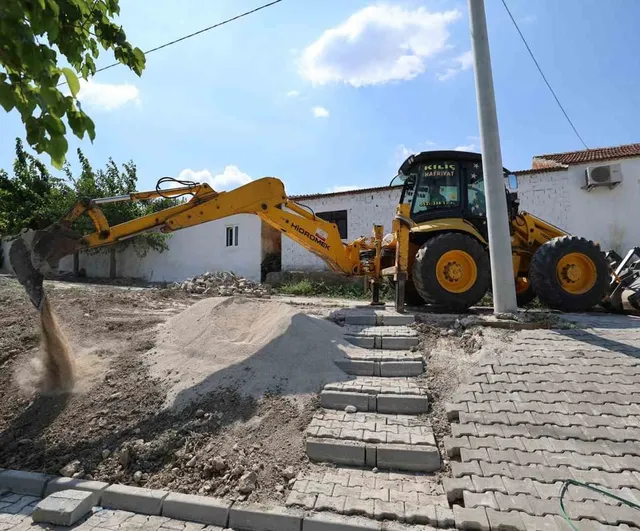 Şehzadeler'de 20 bin metrekare kilit parke taşı döşenecek