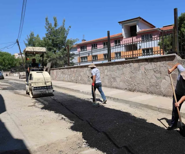 Şehzadeler'de altyapısı tamamlanan sokaklar asfaltlanıyor