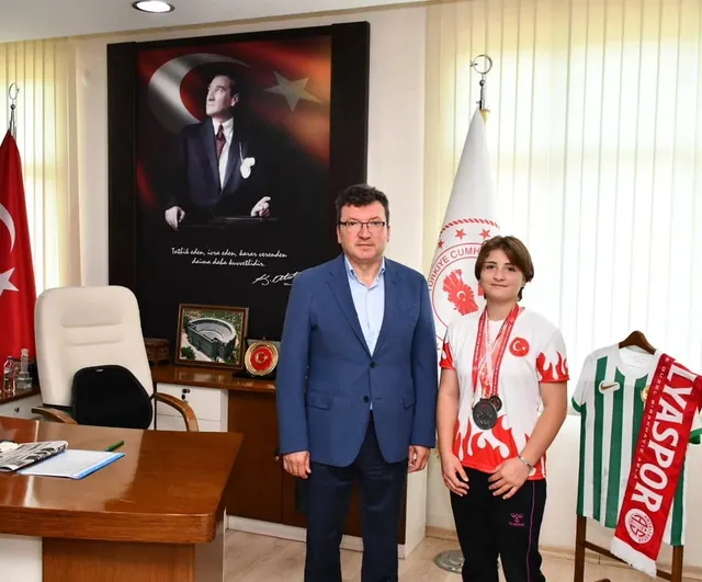 Serikli Ayşe Büyükkaçar, Türkiye Şampiyonası'nda sağ kolda birinci, sol kolda ikinci oldu
