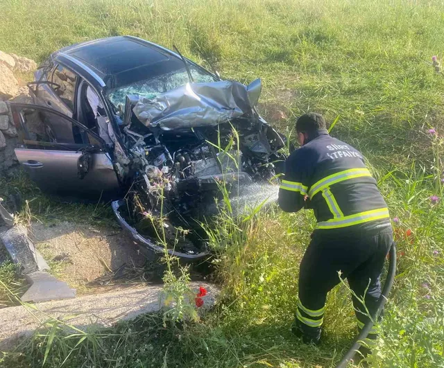 Siirt-Kurtalan Karayolunda Trafik Kazası: Otomobil Şarampole Yuvarlandı, Sürücü Ağır Yaralandı