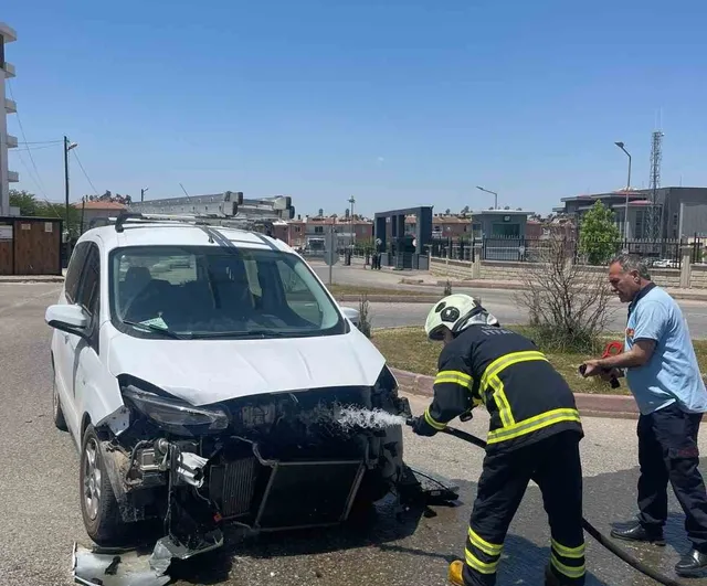 Siirt’te iki otomobil çarpıştı: Araçlarda maddi hasar oluştu