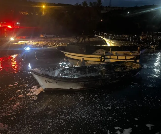 Silifke Narlıkuyu'da teknede yangın: 6 tekne kullanılamaz hale geldi