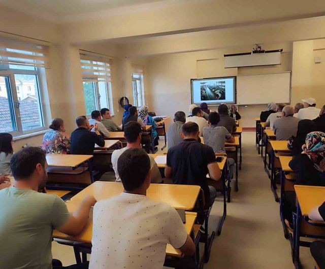Simav'da 80 Saatlik Süt Sığırı Yetiştiricisi Kursu 76 Kursiyerle Sürüyor