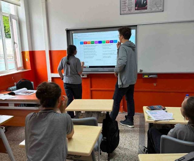 Sinop'ta 'LearnandTeach& AI' eTwinning Projesi tamamlandı: Öğrenciler yapay zekâ ile eğitim içerikleri üretti