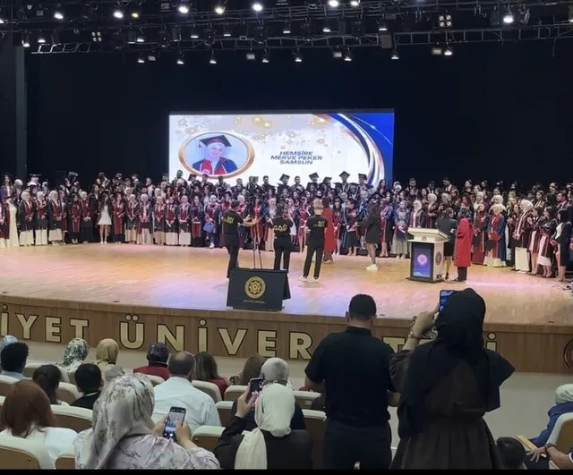 Sivas Cumhuriyet Üniversitesi hemşirelik bölümü'nde 185 öğrenci mezun oldu