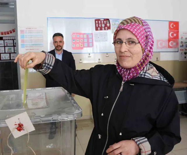 Sivas'ta Aydoğan Mahallesi'nde ara muhtar seçimi: Yusuf Baloğlu'nun yerine 7 aday yarıştı